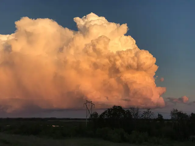 Towering evening cloud over the prairie